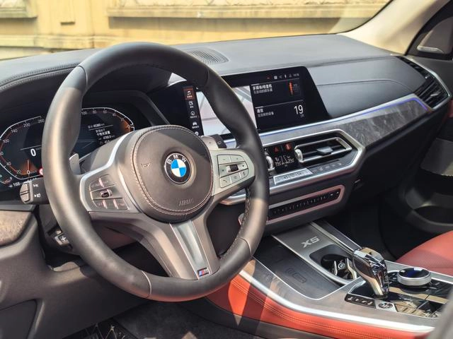BMW X5 2022 xDrive 30Li M Sports suit interior photo 11
