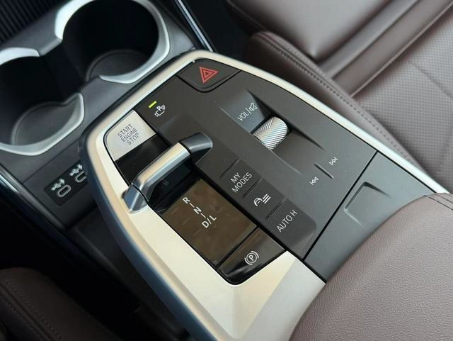 BMW X2 2024 sDrive25i M Sports suit interior photo 11