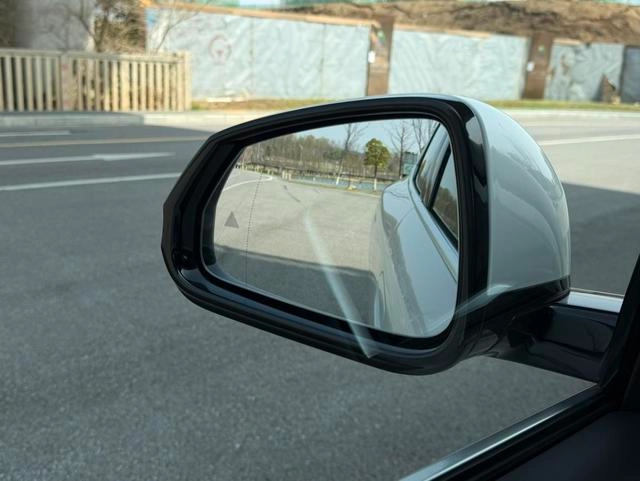 BMW X2 2024 sDrive25i M Sports suit interior photo 12
