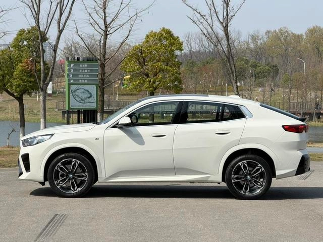 BMW X2 2024 sDrive25i M Sports suit interior photo 18