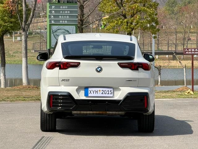 BMW X2 2024 sDrive25i M Sports suit interior photo 20