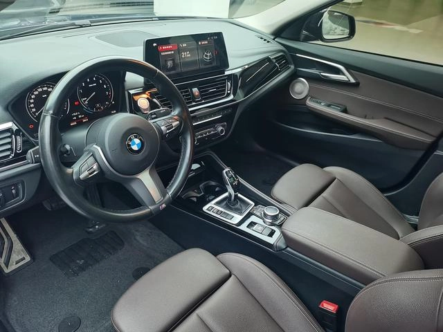 BMW 1 Series 2021 120i M Edición nocturna deportiva exterior foto 7