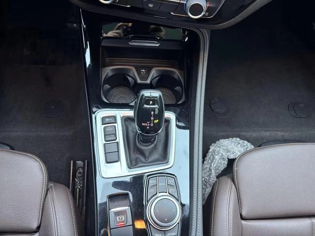 BMW 1 Series 2021 120i M Edición nocturna deportiva interior foto 17