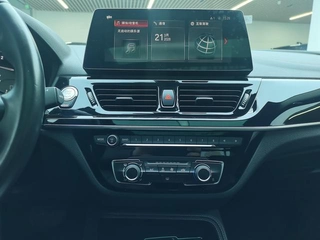 BMW 1 Series 2021 120i M Edición nocturna deportiva interior foto 19
