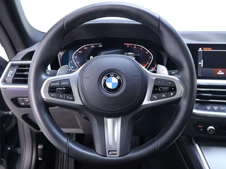 BMW 4 Series 2022 425i Gran Coupe M Sports Night Suit interior photo 17 BMW 4 Series 2022 425i Gran Coupe M Sports Night Suit interior photo 17