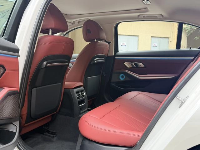 BMW 3 Series 2022 320Li M Conjunto deportivo exterior foto 8 BMW 3 Series 2022 320Li M Conjunto deportivo exterior foto 8