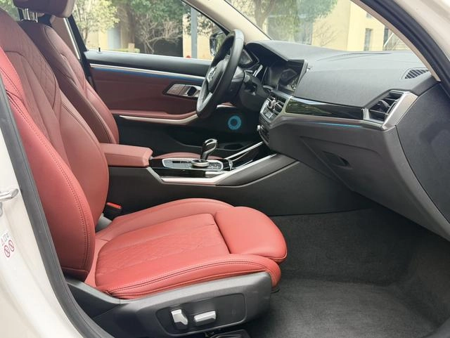 BMW 3 Series 2022 320Li M Conjunto deportivo exterior foto 9 BMW 3 Series 2022 320Li M Conjunto deportivo exterior foto 9