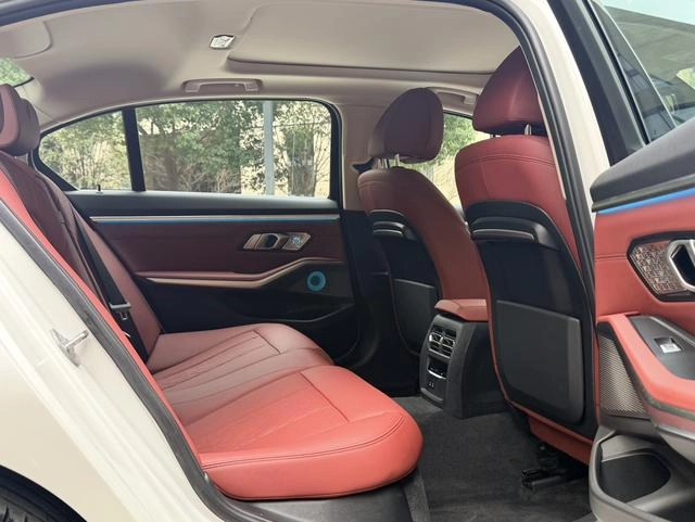 BMW 3 Series 2022 320Li M Conjunto deportivo interior foto 11 BMW 3 Series 2022 320Li M Conjunto deportivo interior foto 11