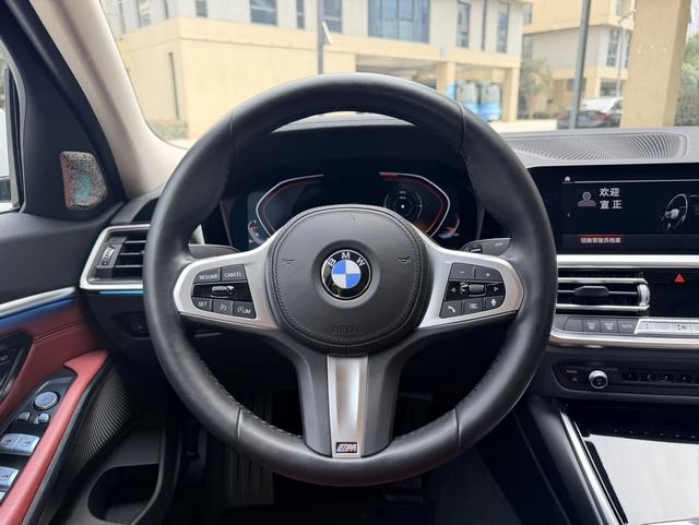 BMW 3 Series 2022 320Li M Conjunto deportivo interior foto 13 BMW 3 Series 2022 320Li M Conjunto deportivo interior foto 13