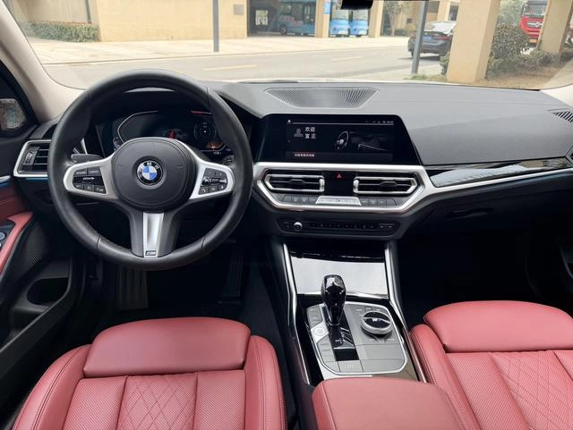 BMW 3 Series 2022 320Li M Conjunto deportivo interior foto 14 BMW 3 Series 2022 320Li M Conjunto deportivo interior foto 14