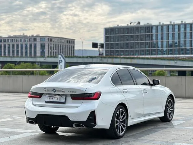 BMW 3 Series 2025 325i M Ensemble de sport extérieur photo 5