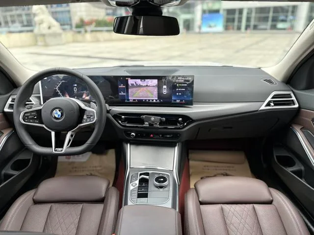 BMW 3 Series 2025 325i M Ensemble de sport intérieur photo 14