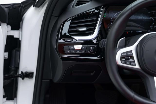 BMW Z4 2023 sDrive 25i M Sports suit interior photo 11