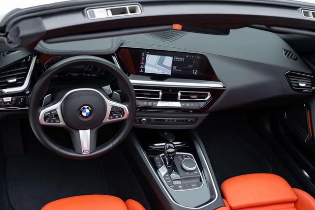 BMW Z4 2023 sDrive 25i M Sports suit interior photo 12