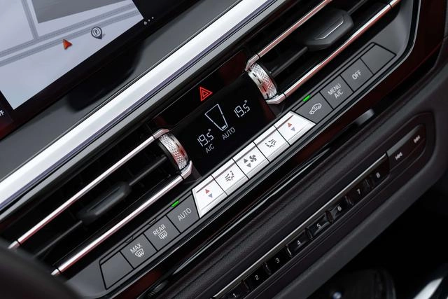 BMW Z4 2023 sDrive 25i M Sports suit interior photo 17
