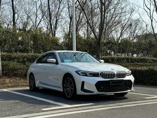 BMW 3 Series 2023 320i M Sports suit exterior photo 3