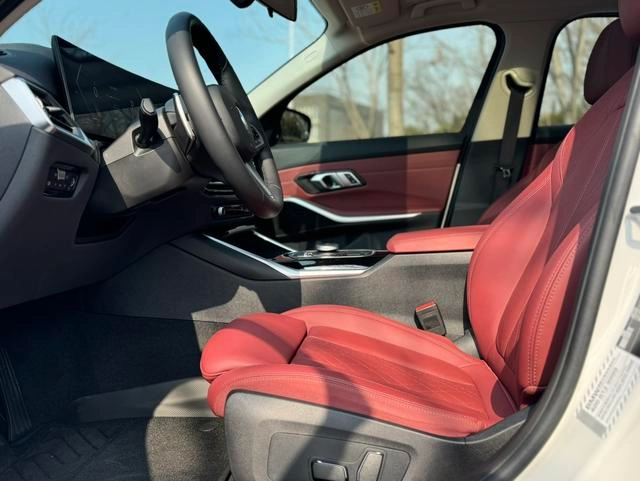 BMW 3 Series 2023 320i M Sports suit exterior photo 6