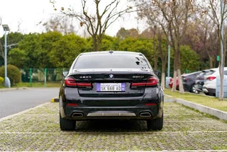 BMW 5 Series 2022 530Li Leading Type M Sports suit exterior photo 6