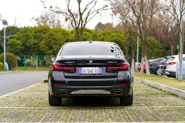 BMW 5 Series 2022 530Li Leading Type M Sports suit exterior photo 6