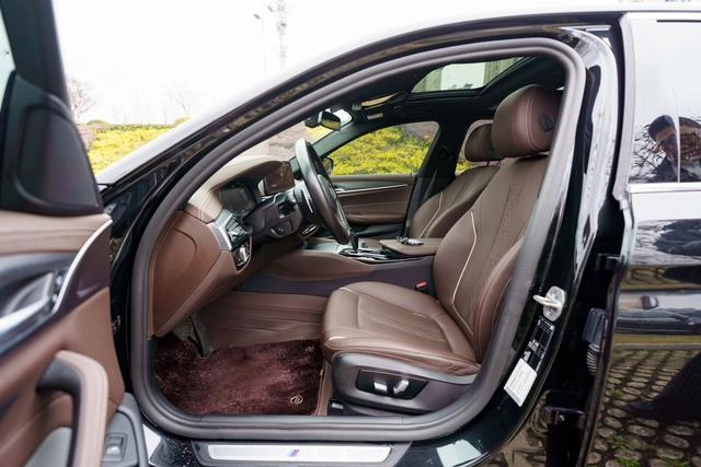 BMW 5 Series 2022 530Li Leading Type M Sports suit interior photo 9