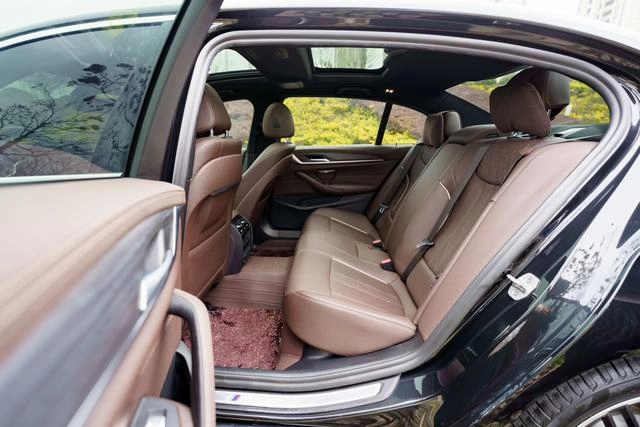 BMW 5 Series 2022 530Li Leading Type M Sports suit interior photo 11