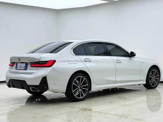 BMW 3 Series 2025 325Li M Sports suit interior photo 7