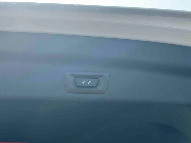 BMW X1 2023 sDrive25Li X Design Suit interior photo 17