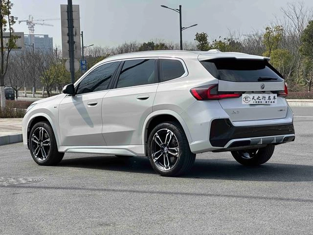 BMW X1 2023 sDrive25Li X Design Suit interior photo 19