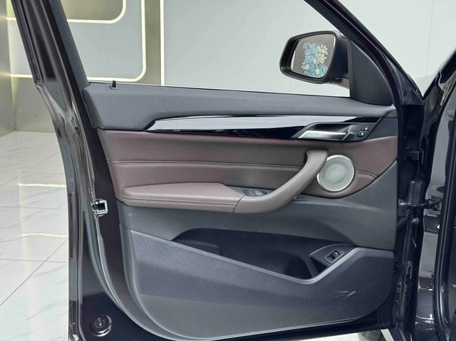 BMW X1 2022 sDrive25Li Leading Type interior photo 12