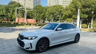BMW 3 Series 2025 325Li M Sports suit