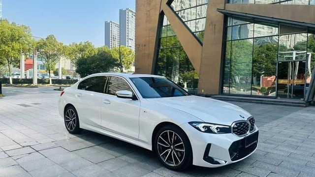 BMW 3 Series 2025 325Li M Sports suit exterior photo 2