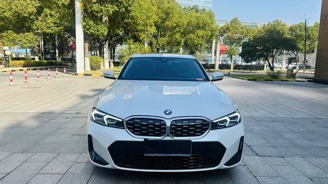 BMW 3 Series 2025 325Li M Sports suit interior photo 9