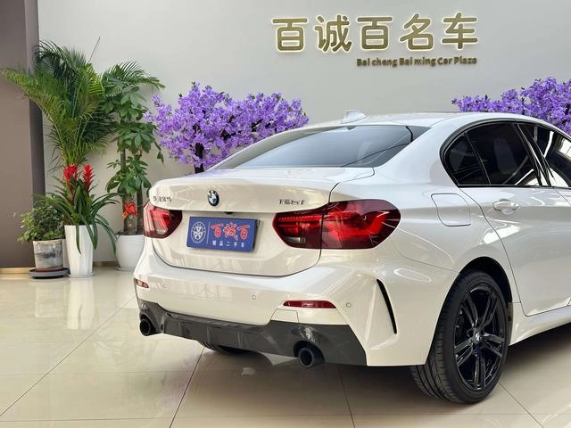 BMW 1 Series 2023 125i M Sports Obsidian Night Edition exterior photo 8