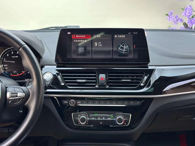 BMW 1 Series 2023 125i M Sports Obsidian Night Edition interior photo 16