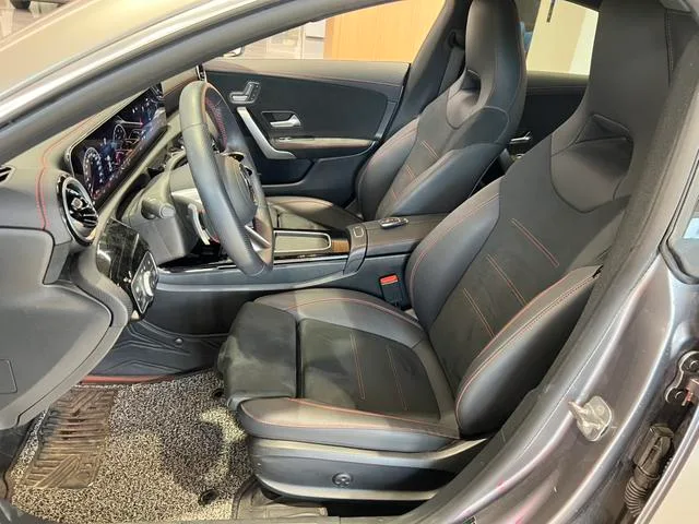 Mercedes-Benz CLA 2024 CLA 200 Coupé à quatre portes intérieur photo 10
