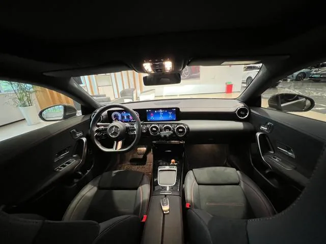 Mercedes-Benz CLA 2024 CLA 200 Coupé à quatre portes intérieur photo 12