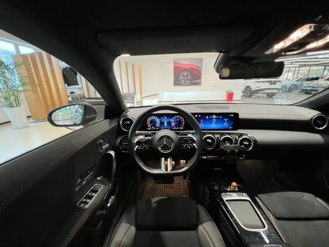 Mercedes-Benz CLA 2024 CLA 200 Coupé à quatre portes intérieur photo 13
