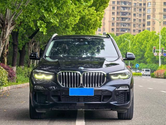 BMW X5 2021 xDrive30i M Sports suit exterior photo 2