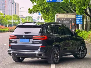 BMW X5 2021 xDrive30i M Sports suit exterior photo 3