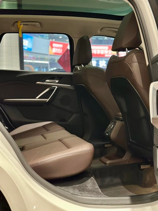 BMW X1 2023 sDrive25Li M Sports suit interior photo 10