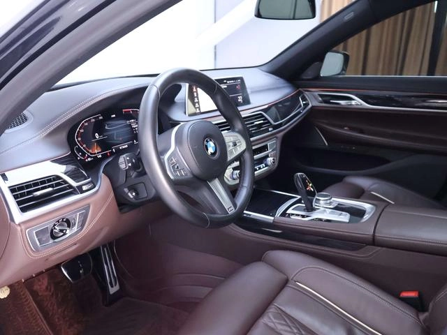 BMW 7 Series 2019 730Li M Conjunto deportivo interior foto 12 BMW 7 Series 2019 730Li M Conjunto deportivo interior foto 12