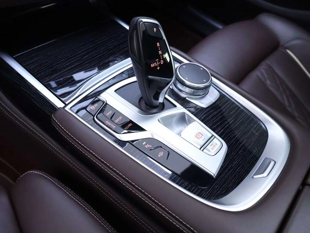 BMW 7 Series 2019 730Li M Conjunto deportivo interior foto 13 BMW 7 Series 2019 730Li M Conjunto deportivo interior foto 13