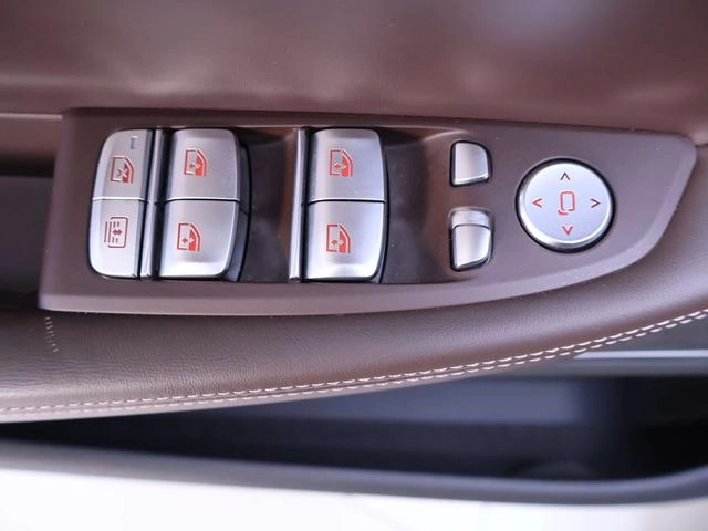 BMW 7 Series 2019 730Li M Conjunto deportivo interior foto 19 BMW 7 Series 2019 730Li M Conjunto deportivo interior foto 19
