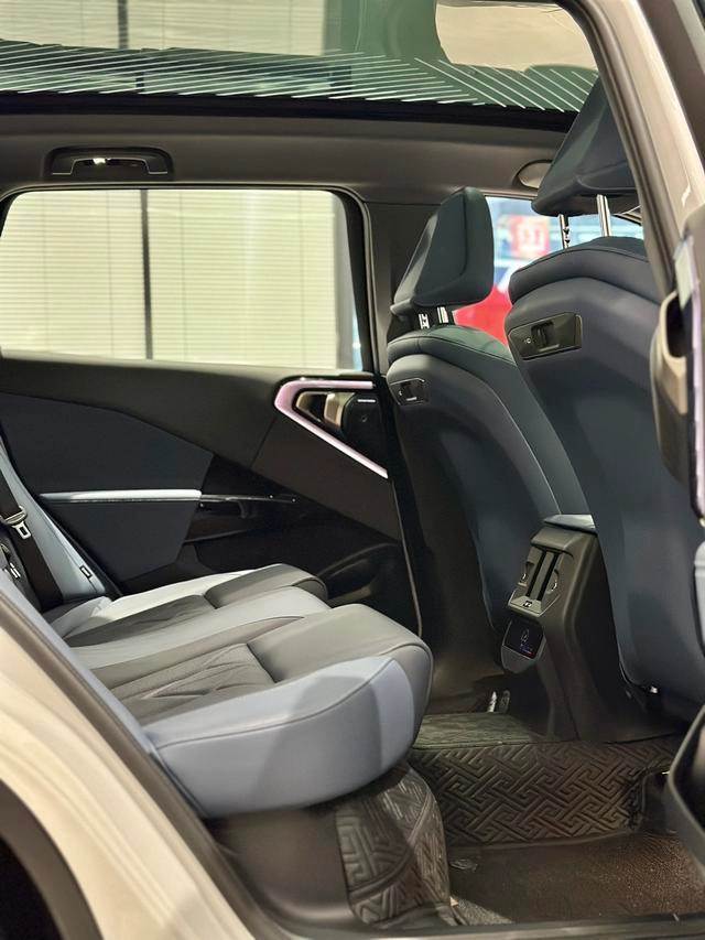 BMW X3 2025 xDrive30L Premium Class M Sports suit interior photo 10