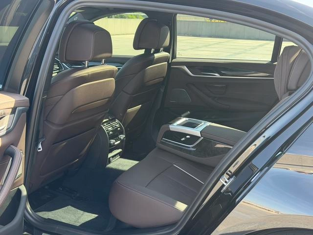 BMW 5 Series 2021 530Li Tipo de lujo M Conjunto deportivo interior foto 7