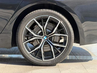 BMW 5 Series 2021 530Li Tipo de lujo M Conjunto deportivo interior foto 8