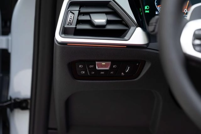 BMW 4 Series 2022 Restyling 430i Convertible M Sports Night Suit interior photo 13