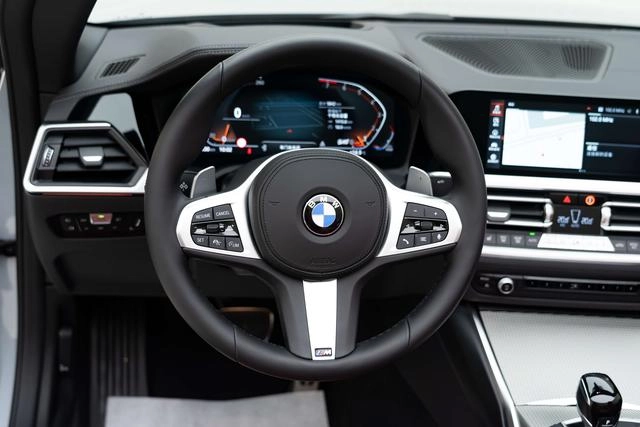 BMW 4 Series 2022 Restyling 430i Convertible M Sports Night Suit interior photo 15