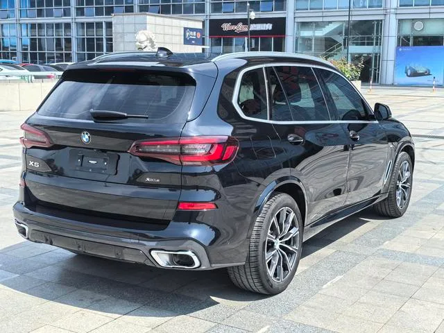 BMW X5 2022 Mise à jour xDrive 30Li M Ensemble de sport extérieur photo 5