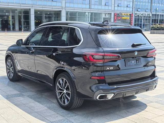 BMW X5 2022 Mise à jour xDrive 30Li M Ensemble de sport extérieur photo 6